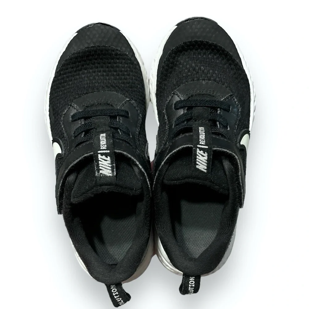 NIKE Black & White Unisex Child Revolution 5 Running Shoe (Little Kids)